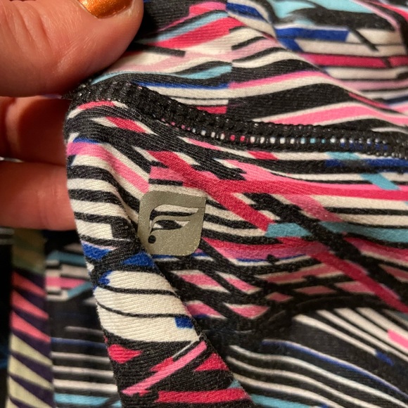 3 pairs Fabletics cropped workout pants - Picture 5 of 5